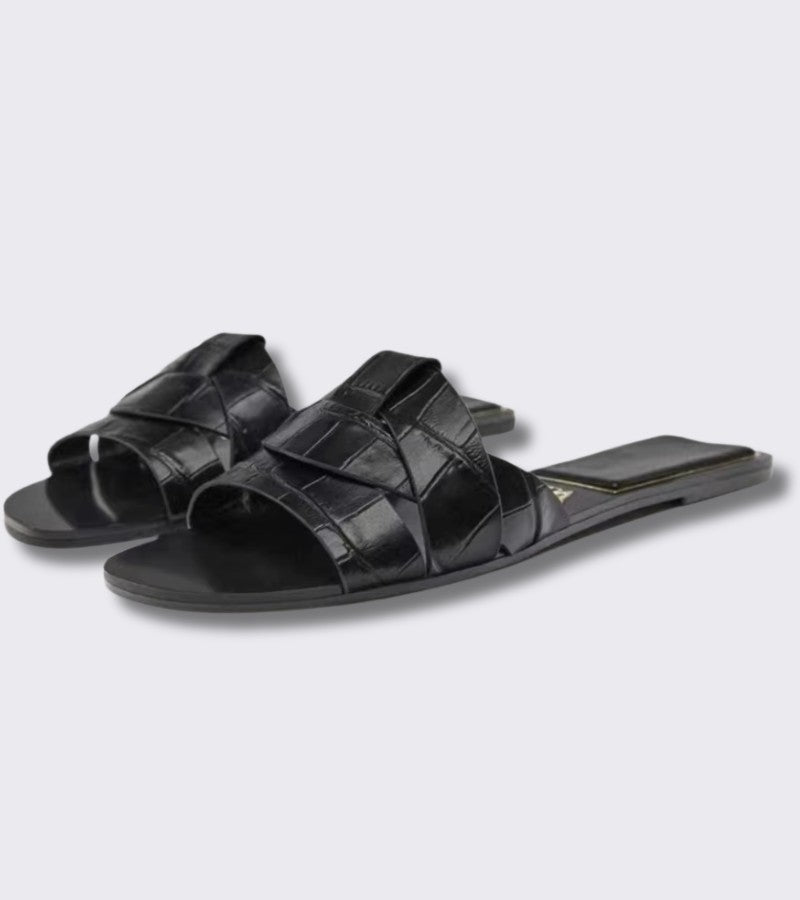 Zaba | Elegantiški žemi sandalai su pynimu