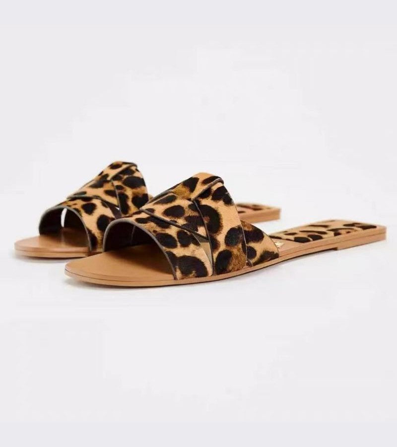 Zaba | Elegantiški žemi sandalai su pynimu