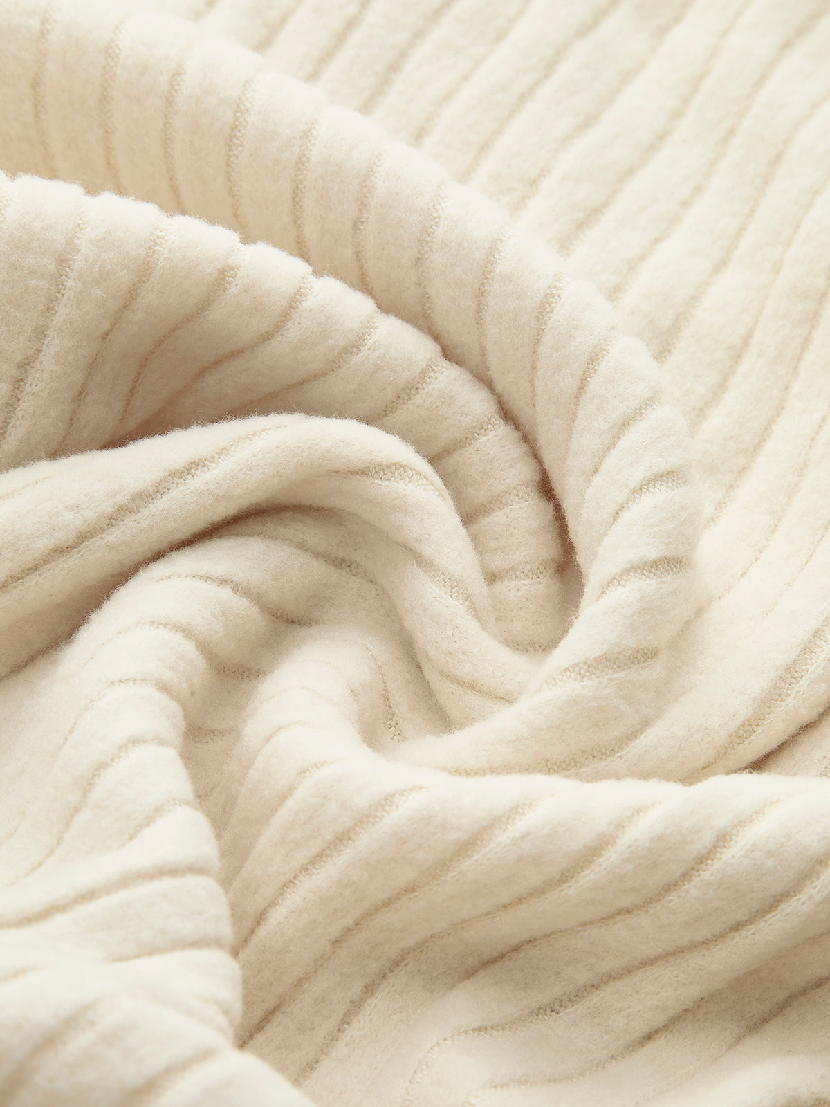 Šilkinė palaidinė su V iškirpte ir dirželiu