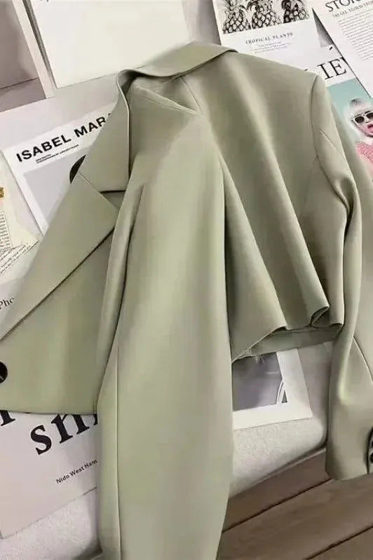 Diora Mados – Tobulas Švarkas