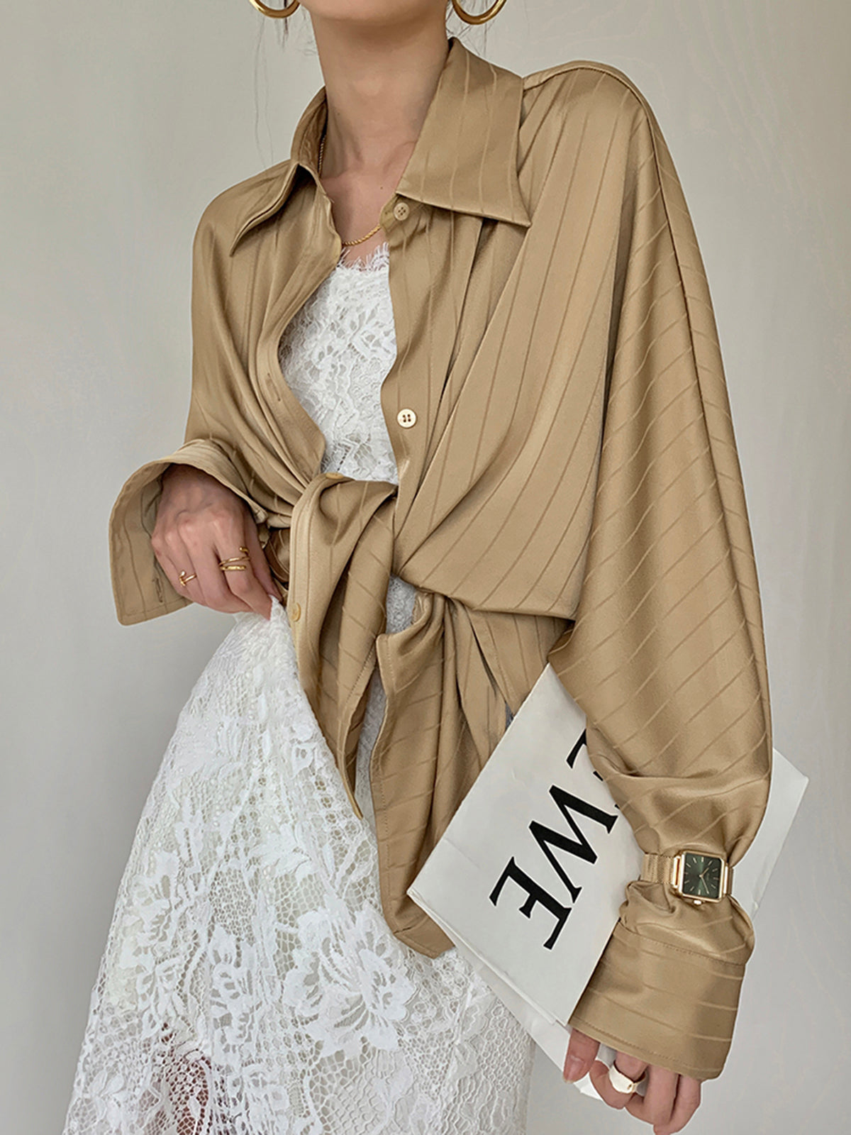 Charlotte marškiniai su apykakle ir mygtukais, oversized