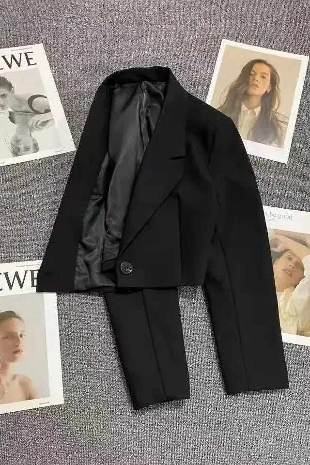 Diora Mados – Tobulas Švarkas