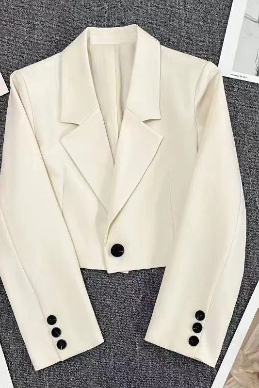 Diora Mados – Tobulas Švarkas